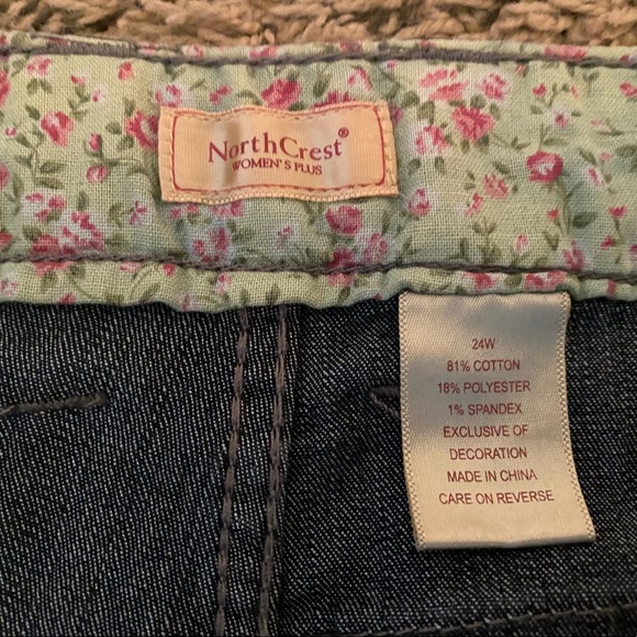 Northcrest Women’s Plus Denim Shorts 24W NWOT - Picture 3 of 9